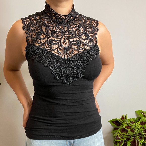 Arianne Tops - HOST PICK*Arianne Teri Floral High Collar Top -M-